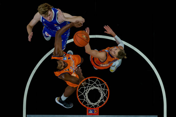 级比赛中屡 级比赛中屡